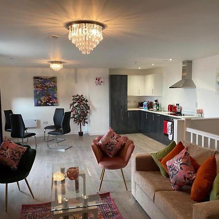 Central Cathedral View Penthouse: Modern Duplex with Terraces Peterborough Exterior photo