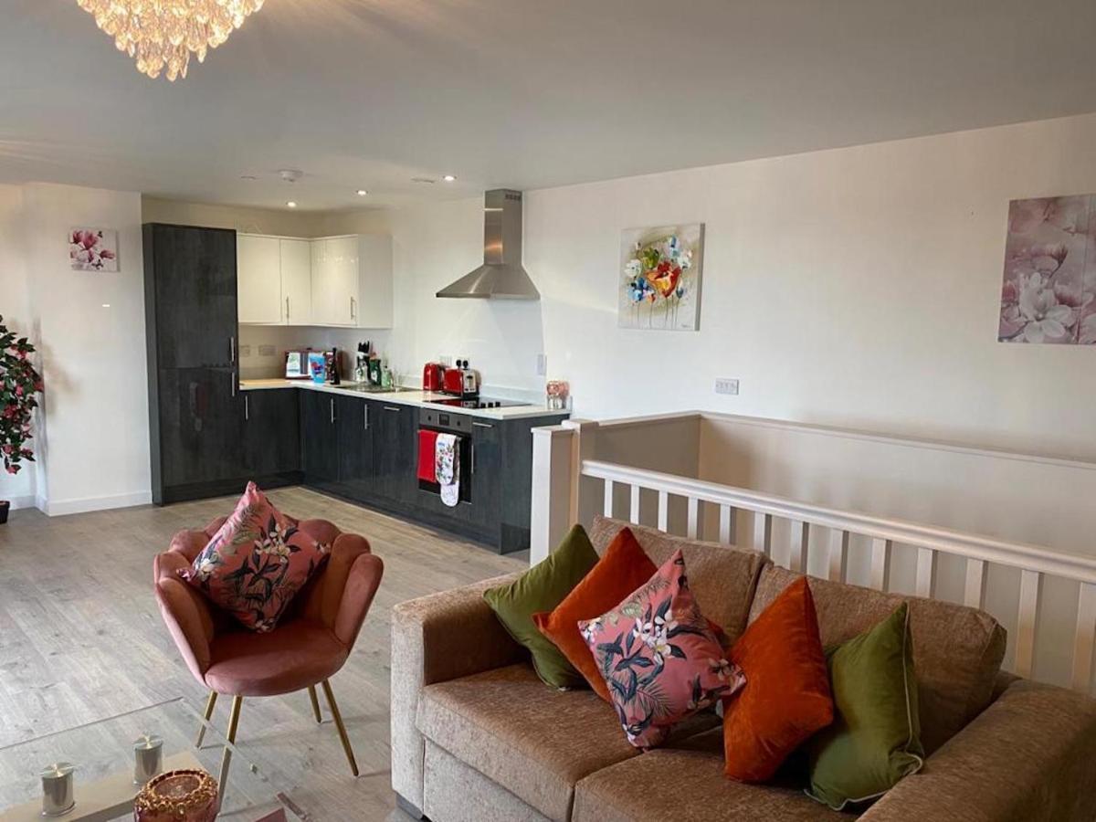 Central Cathedral View Penthouse: Modern Duplex with Terraces Peterborough Exterior photo