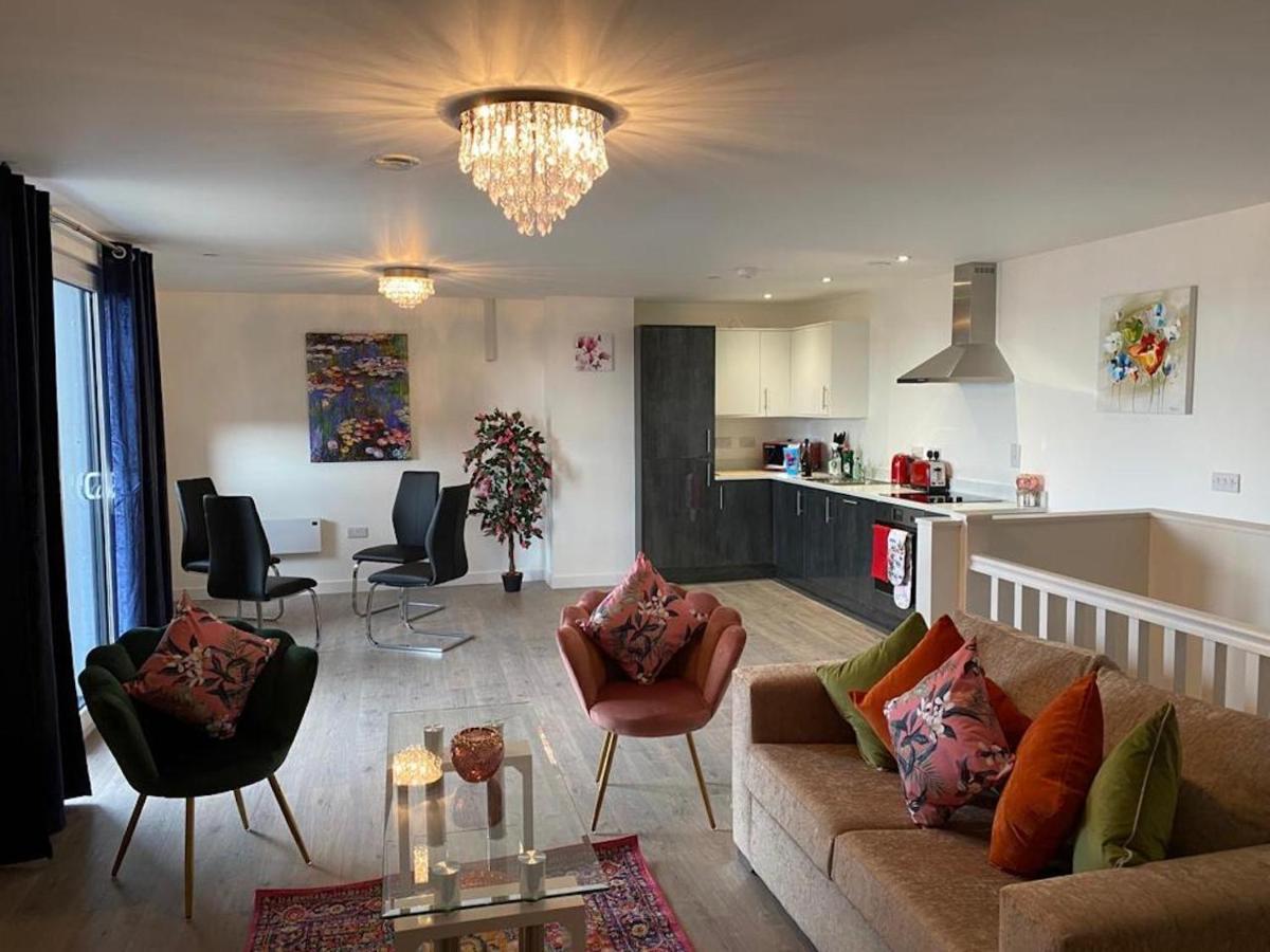 Central Cathedral View Penthouse: Modern Duplex with Terraces Peterborough Exterior photo