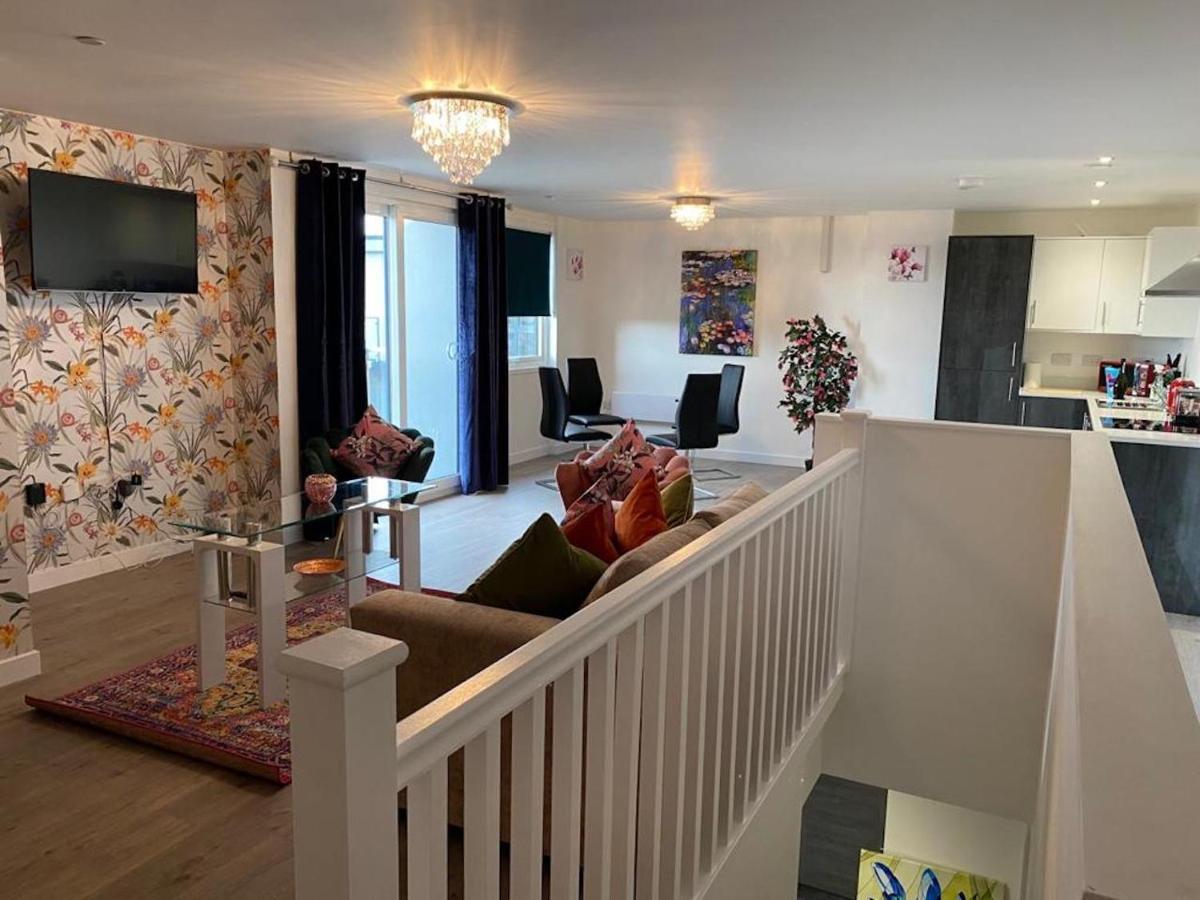 Central Cathedral View Penthouse: Modern Duplex with Terraces Peterborough Exterior photo