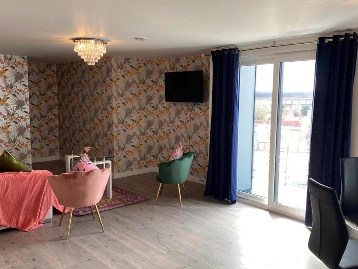 Central Cathedral View Penthouse: Modern Duplex with Terraces Peterborough Exterior photo